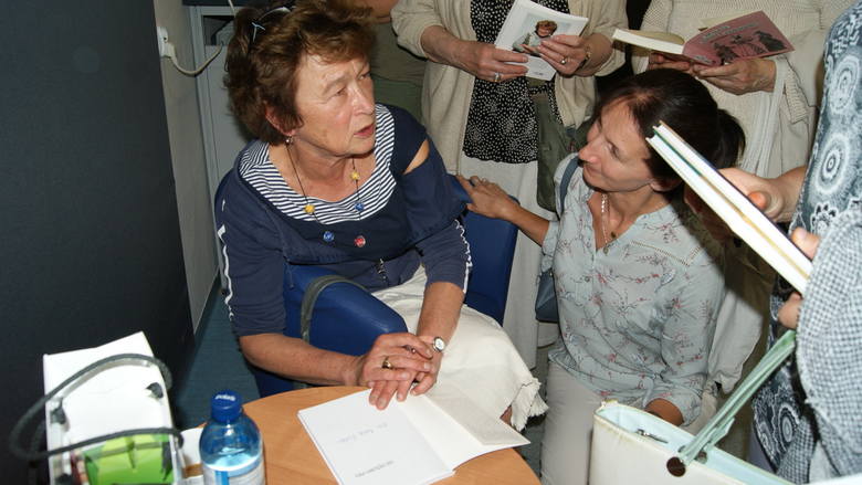 Spotkanie z Dorotą Sumińską w Miejskiej Bibliotece Publicznej w Skierniewicach [ZDJĘCIA]