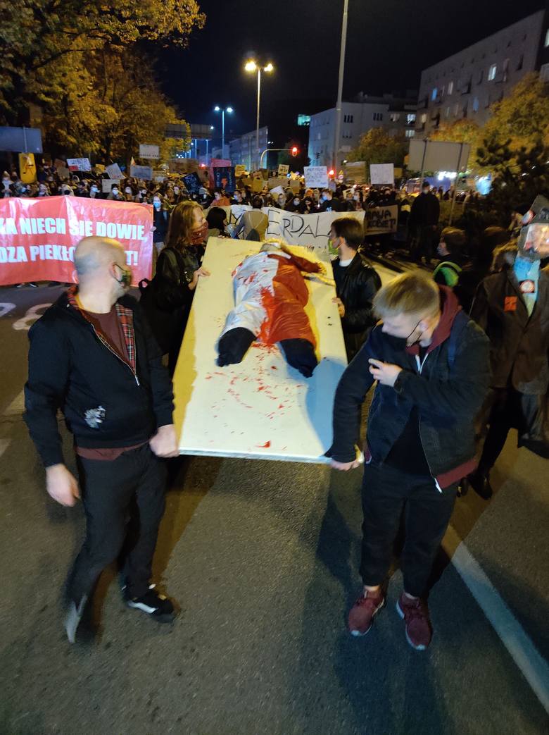 Protesty w sprawie zaostrzenia prawa aborcyjnego. 28.10.2020 r. Manifestacje na Pomorzu po wyroku Trybunału Konstytucyjnego