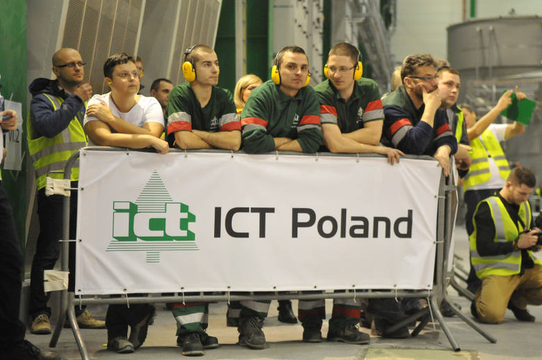 Uroczystość uruchomienia nowej maszyny w fabryce ICT Poland. MP14 ruszyła z wielką pompą.