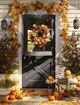 Jak udekorować drzwi wejściowe – 30 pomysłów na jesień