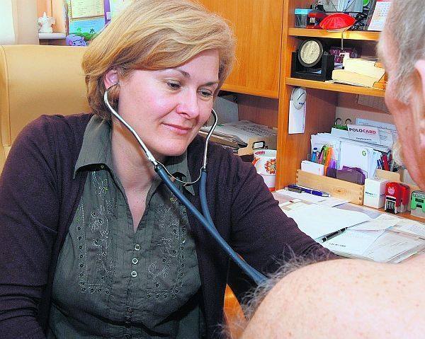 Dr Lidia Klichowicz przyjęła ostatnio kilku pacjentów z wirusową infekcją. <br>