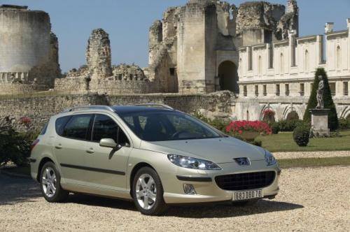 Fot. Peugeot: Peugeot 407 SW wyróżnia się oryginalnym nadwoziem o niemal identycznej długości jak Croma.