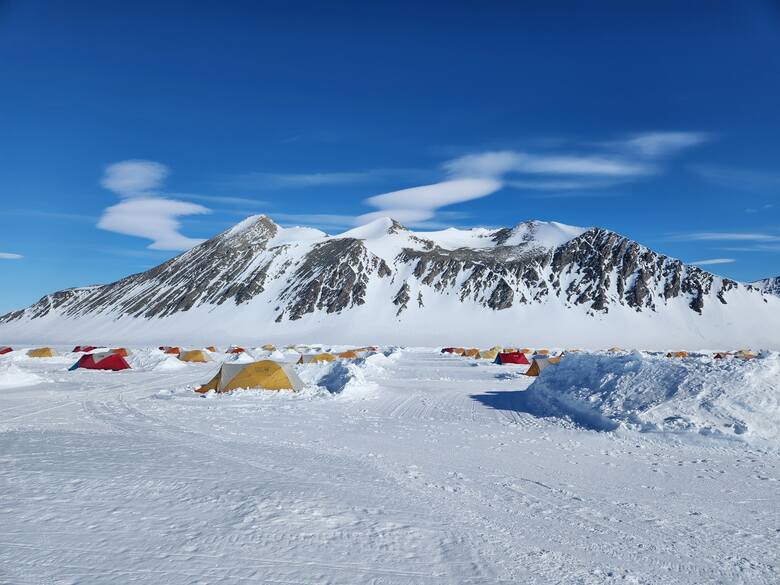 Jak się robi Koronę Ziemi? Krok za krokiem! Rozmawiamy z Michałem Leksińskim, podróżnikiem, który zdobył szczyt Antarktydy!