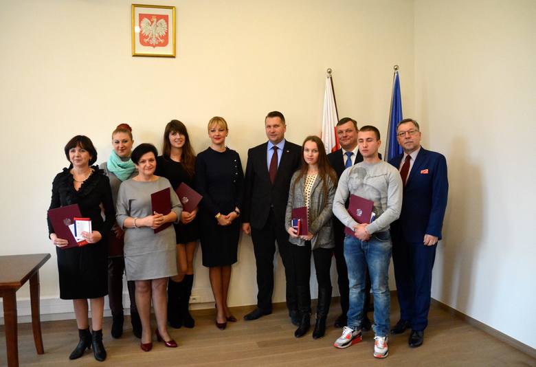  Wojewoda wręczył polskie obywatelstwo dziesięciu osobom pochodzącym z Ukrainy i Rosji