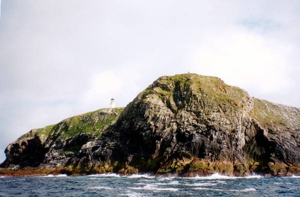 Zaginieni latarnicy z wysp FlannanaWyspy Flannana to niewielka grupa niezamieszkanych wysepek w paśmie Hebrydów Zewnętrznych Szkocji. Ich nazwa po dziś
