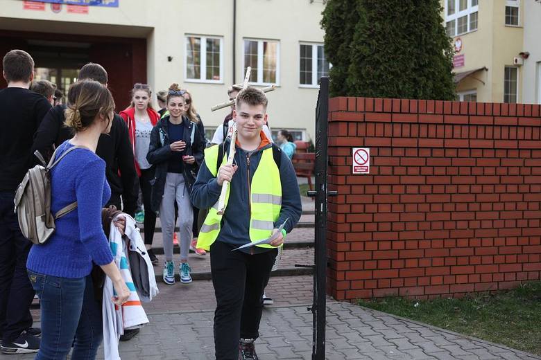 Ekstremalna droga krzyżowa uczniów i nauczycieli Klasyka [ZDJĘCIA]