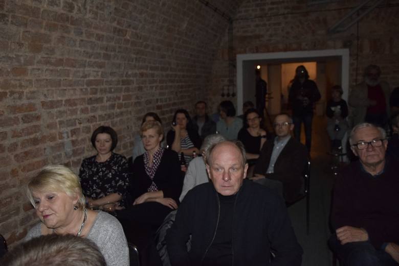 W piątek odbył się kolejny koncert zorganizowany przez Klub Jazzowy Swing. W sali Strakacza wystąpiła Magda Piskorczyk – wokal i gitara oraz Szymon Kucharczyk – gitara i Bartosz Kazek – perkusja.