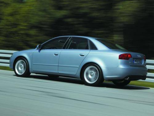 Fot. Audi: Mimo nieco większej pojemności silnika A4 niż w Alfie Romeo niemieckie auto ma gorsze przyspieszenia.