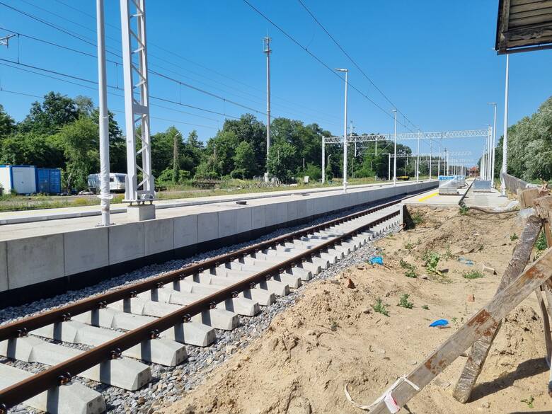 Remont odcinka kolejowego Czerwieńsk - Zbąszynek trwa już ponad dwa lata. Nie tylko mieszkańcy tych miejscowości, ale i Babimostu, Sulechowa, Zielonej