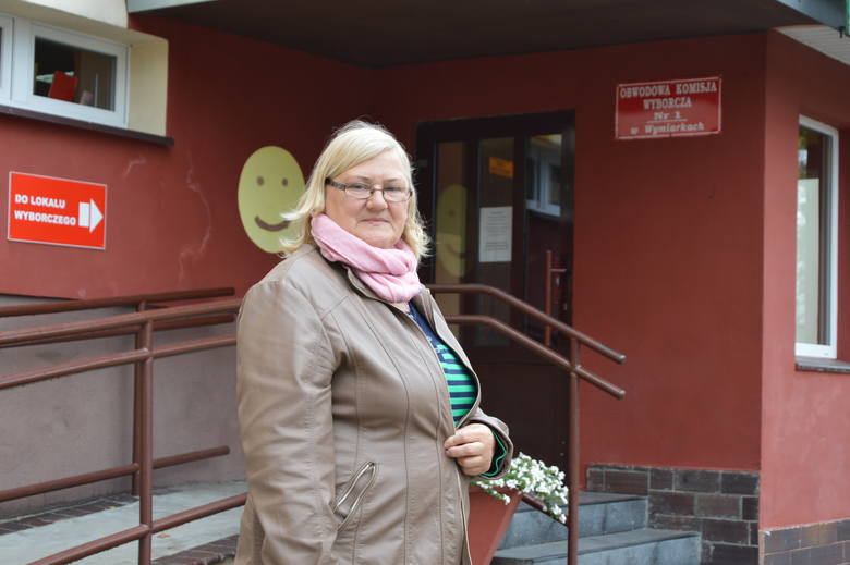 Danutę Banasik głosowała dziś w lokalu w Gminnym Ośrodku Kultury w Wymiarkach