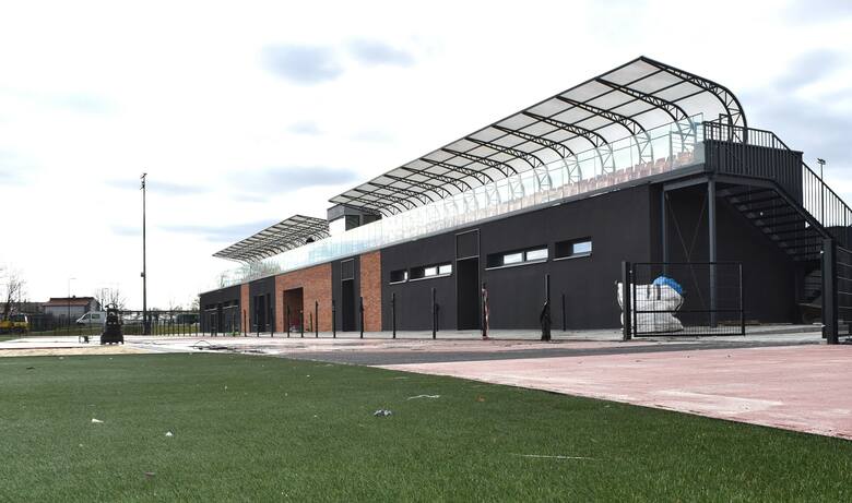 Budowa nowego stadionu sportowego przy "Chemiku" w Oświęcimiu jest na finiszu