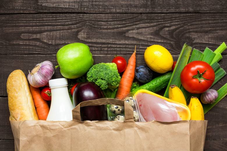 Chude mięso, warzywa, owoce, nabiał – te produkty (we właściwych proporcjach!) powinny znaleźć się w diecie każdej z nas