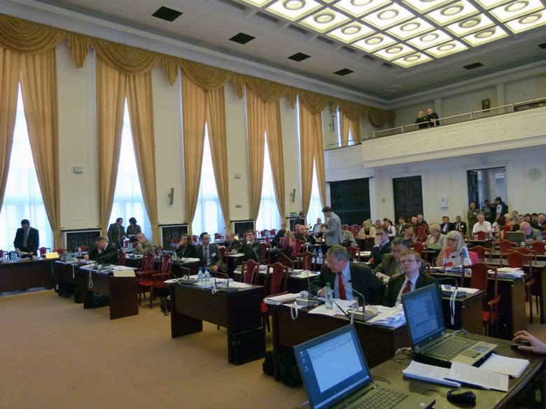 Trwa ostatnia sesja Rady Miejskiej w Łodzi przed wakacyjną przerwą. 