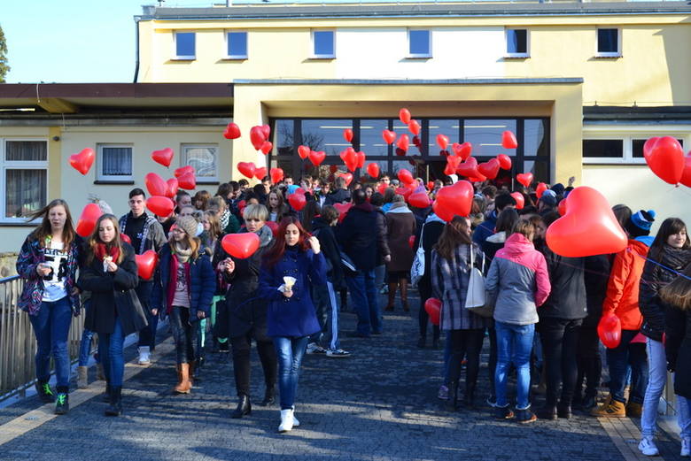 14 lutego 2015 roku uczniowie Zespołu Szkół w Babimoście zorganizowali przedstawienie pt. "Różne oblicza miłości" oraz happening upamiętniający Walentego Snowadzkiego.
