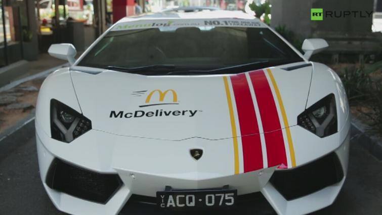 Lamborghini Aventador jako samochód dostawcy jedzenia z McDolands's