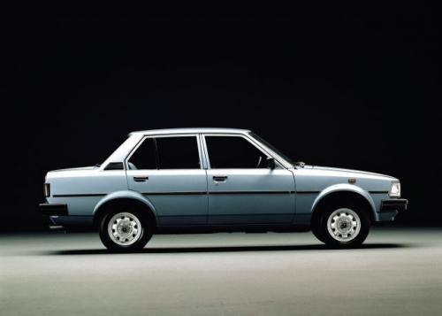 Fot. Toyota: Kolejną, 4. generację przedstawiono po 5 latach, w 1979 r. Wyprodukowano już 10 milionowy egzemplarz modelu.