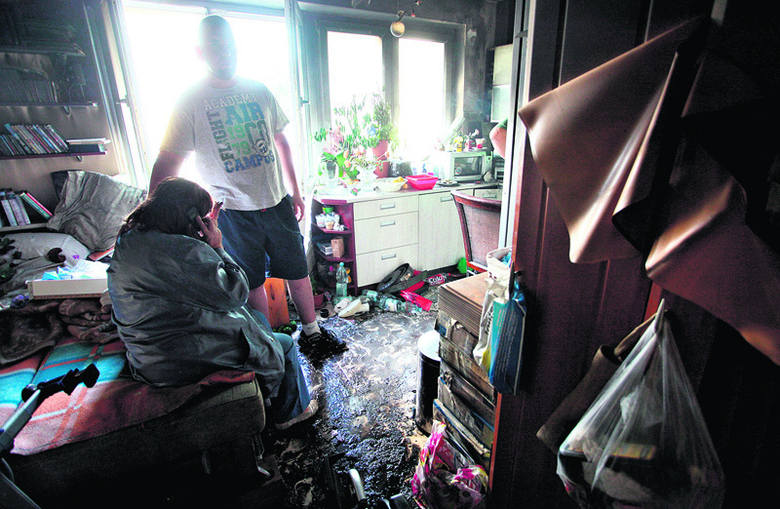 W wyniku pożaru zniszczona została kuchnia w mieszkaniu na parterze.