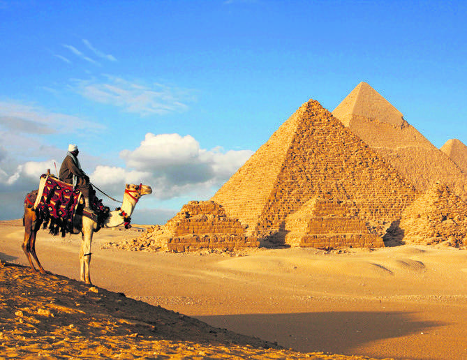 Egipt - Wielbłądy, piramidy, Sfinks... MSZ zaleca, aby nie ruszać się z kurortów, ale i tam trzeba mieć oczy dookoła głowy...<br /> 