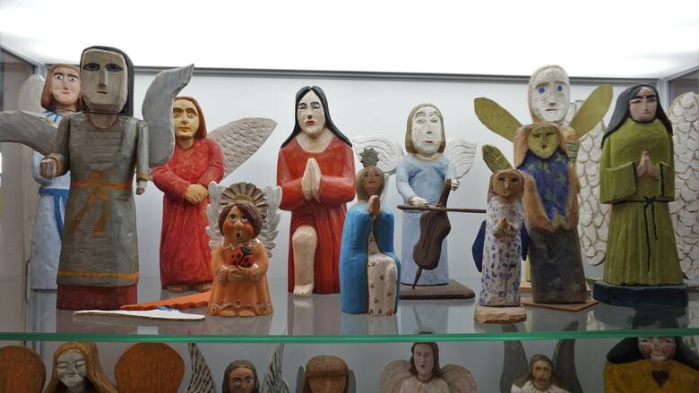 Jak rzeźby Wojtkowe dały początek muzeum sztuki ludowej w Paszynie. O niezwykłym muzeum opowiada proboszcz Krzysztof Smoroński