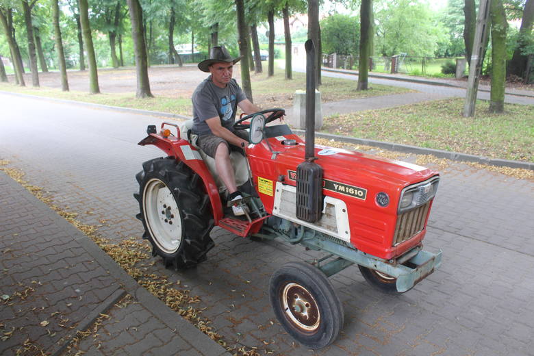 Jaworzno: na traktorkach do koszenia trawy wyruszą w pielgrzymkę do Lisieux