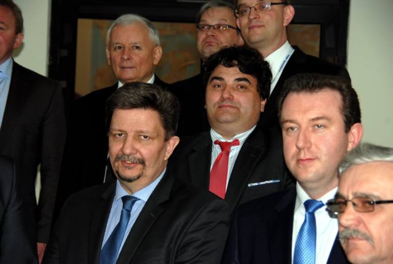 Dariusz Seliga (w czerwonym krawacie) z prezesem Jarosławem Kaczyńskim