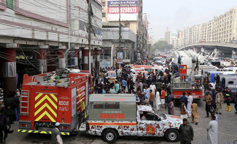 Tragiczny w skutkach pożar wybuchł w centrum handlowym w Karaczi w Pakistanie. Zginęło 11 osób.