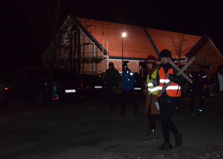 Ekstremalna Droga Krzyżowa wyruszyła spod Kościoła Parafii NSNMP w Skierniewicach
