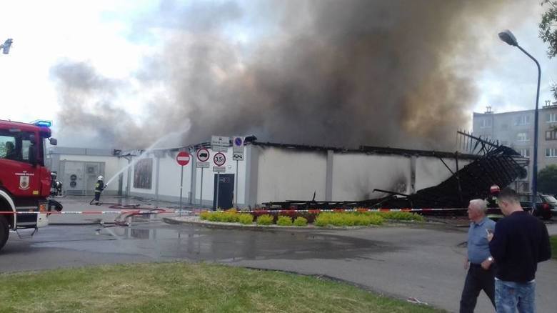 Pożar Lidla. Zawalił się dach supermarketu.