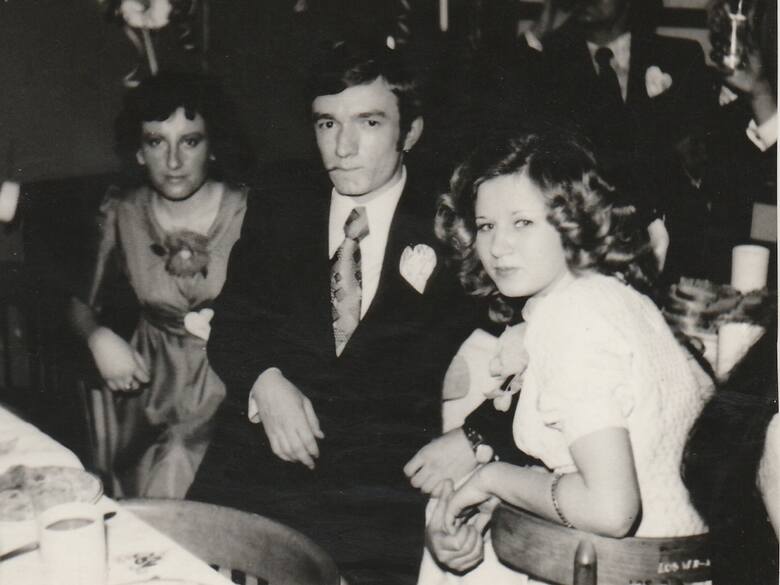 Rok 1975 (na zdjęciu Pani Jolanta Szyler z przyjaciółmi)