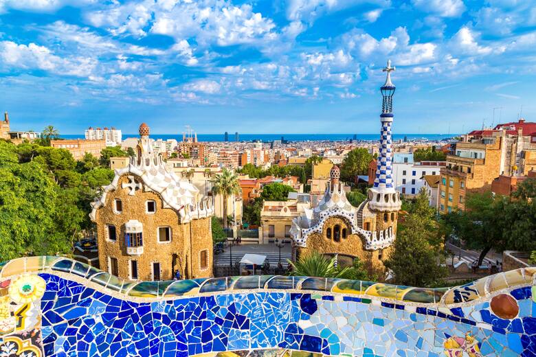 Najpiękniejszy park Barcelony zaprojektował Antonio Gaudi.