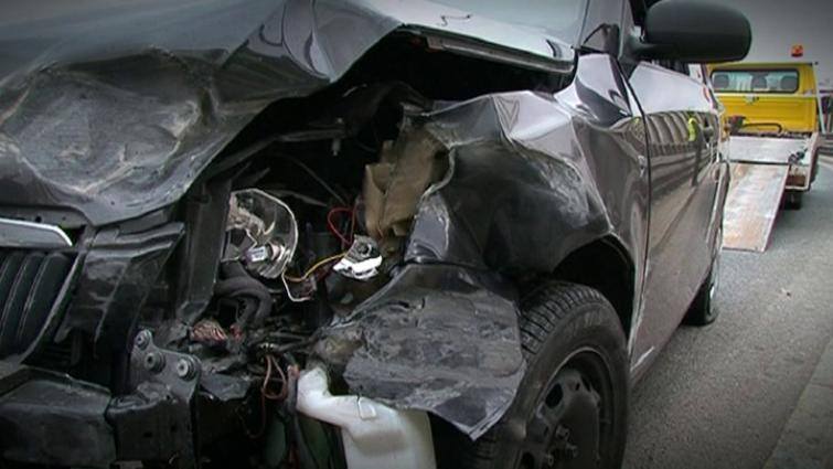 Towarzystwa ubezpieczeniowe oszczędzają na poszkodowanych kierowcach (WIDEO)