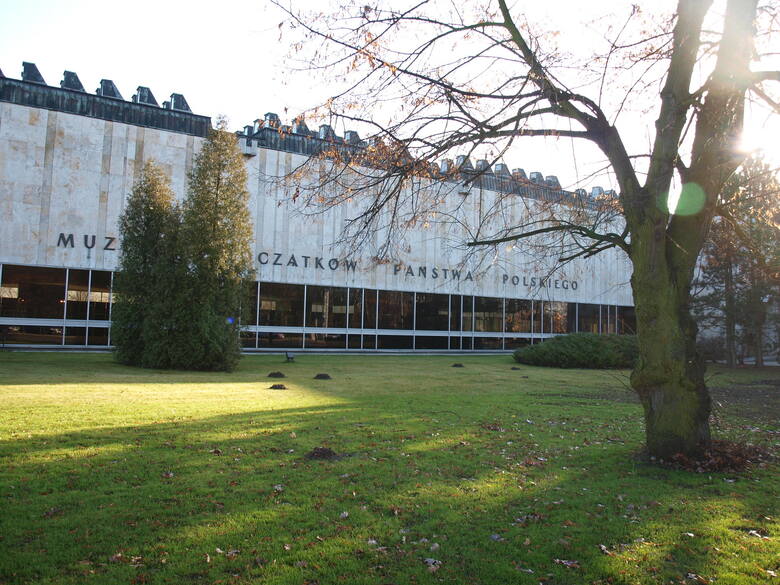 Muzeum w Gnieźnie z zewnątrz 
