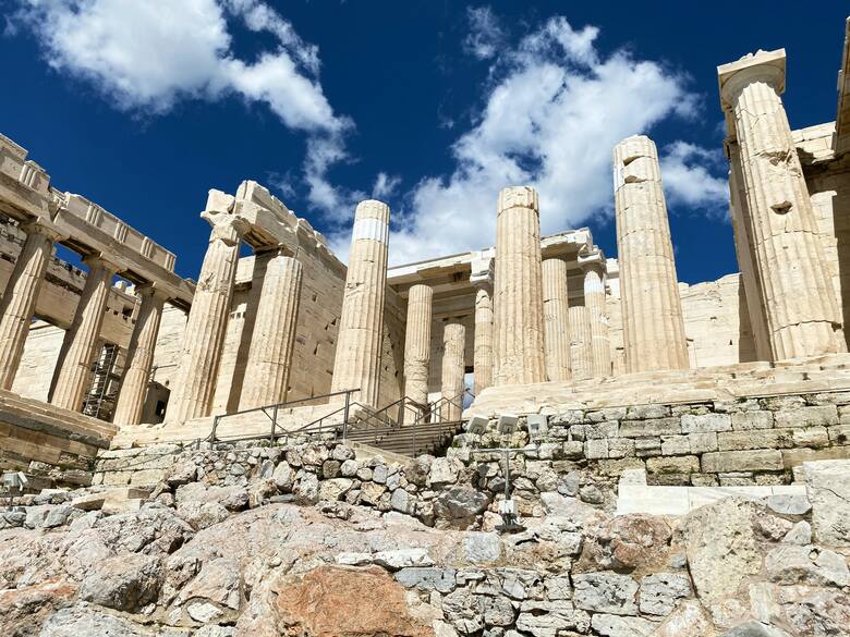 Greckie ruiny na tle nieba