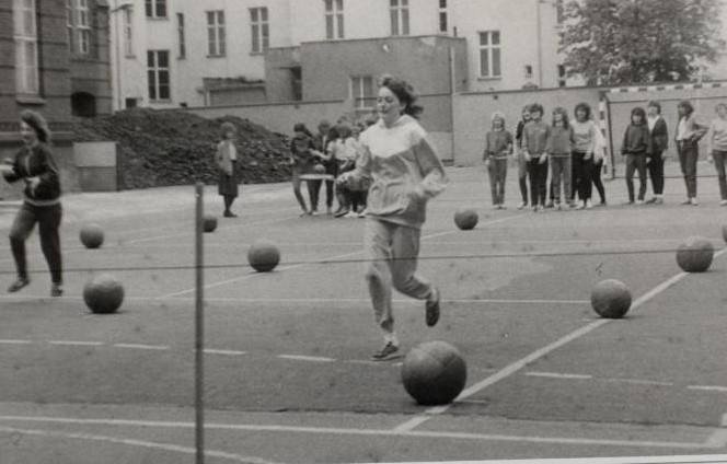 Rok 1987. Dzień Sportu Szkolnego.