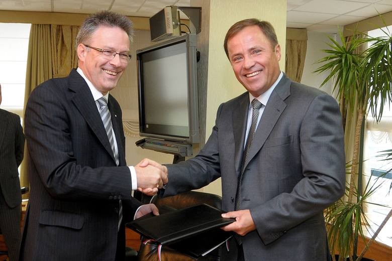 Christian Vandenhende, RNPO Managing Director oraz Igor Komarov, CEO, AVTOVAZ, Fot: Renault