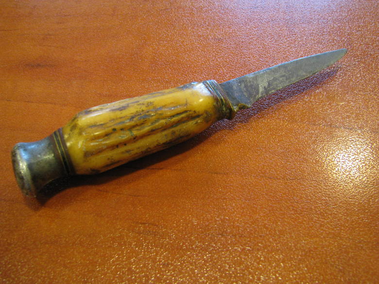 Nóż należący do jednego z wywiezionych - eksponat w muzeum