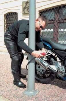 Chroń motocykl przed złodziejami