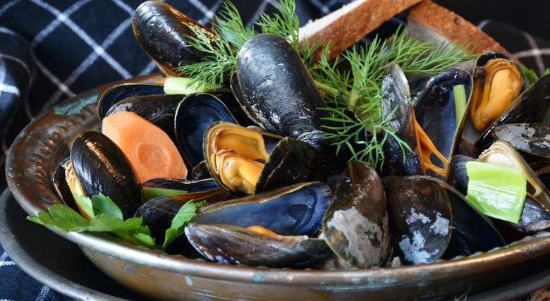 W diecie Montignaca posiłki składają się z dań typowych dla kuchni francuskiej. Często pojawiają się w nich owoce morza