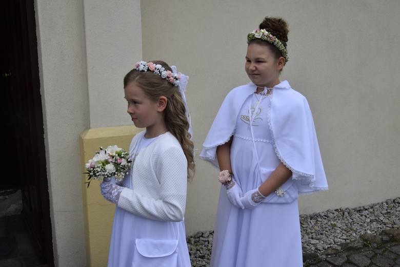 Trwają komunie 2018 r. W niedzielę, 27 maja, dzieci przystąpiły do Pierwszej Komunii Świętej w parafii św. Stanisława. To była już druga komunia w parafii św. Stanisława w tym roku.