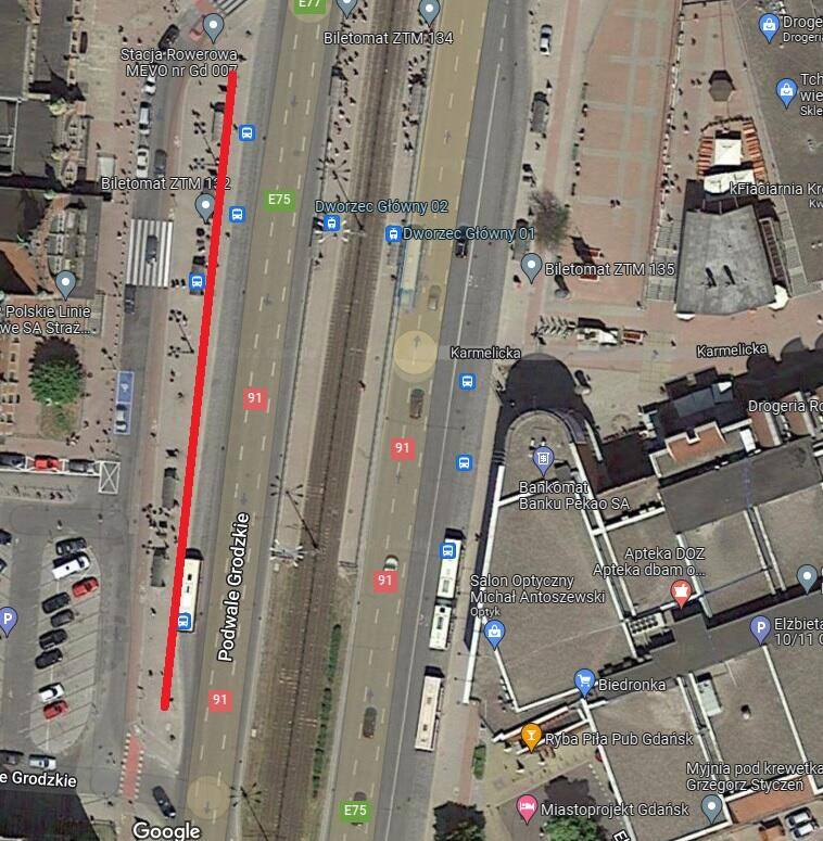 Nowy chodnik przed budynkiem Dworca Głównego PKP w Gdańsku. Prace ruszają 25 maja br. Przystanki autobusowe zostaną przesunięte