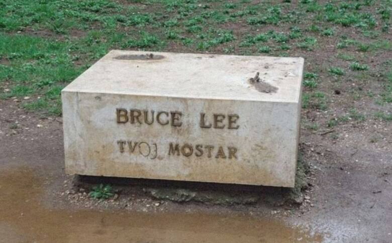 Usunięto pomnik Bruce'a Lee w Mostarze. Nie wiadomo, kto tego dokonał. Władze miasta milczą