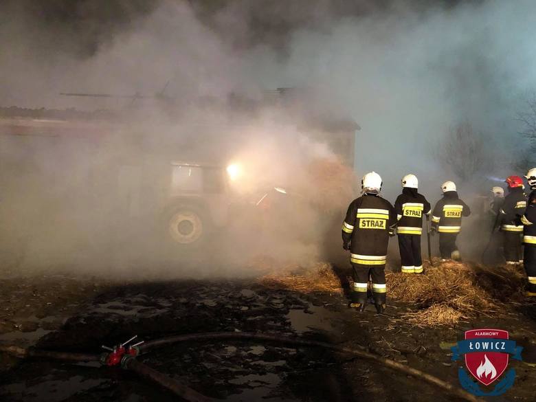 Pożar stodoły w Natolinie Kiernoskim pod Łowiczem. Ogień zabrał 80,8 tys. zł [ZDJĘCIA]