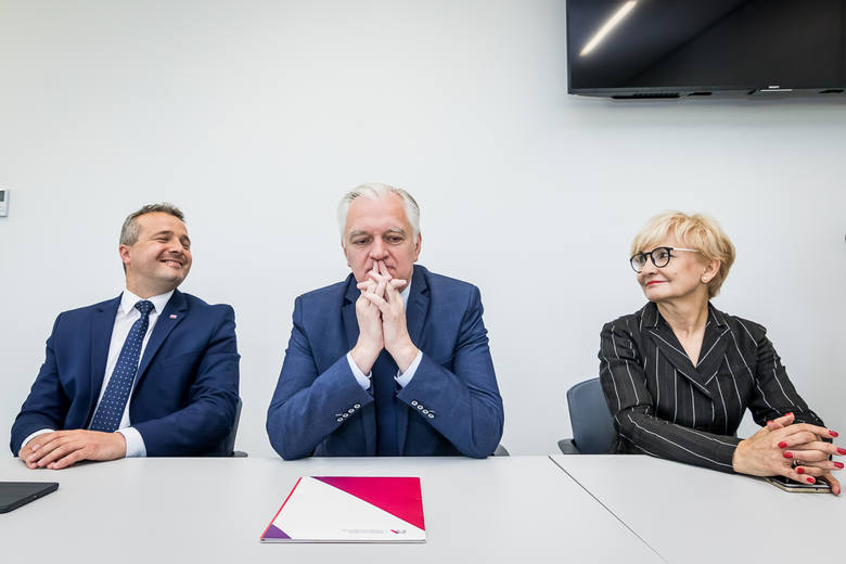 Jarosław Gowin poprosił wczoraj przedsiębiorców o opinie na temat, co rząd robi dla gospodarki.