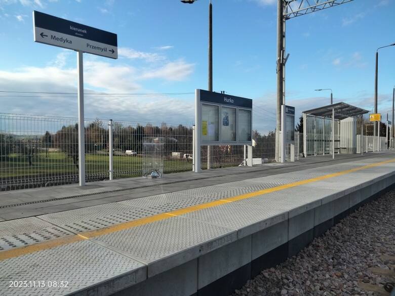 Nowy peron  na przystanku Hurko, na trasie Przemyśla - Medyka.