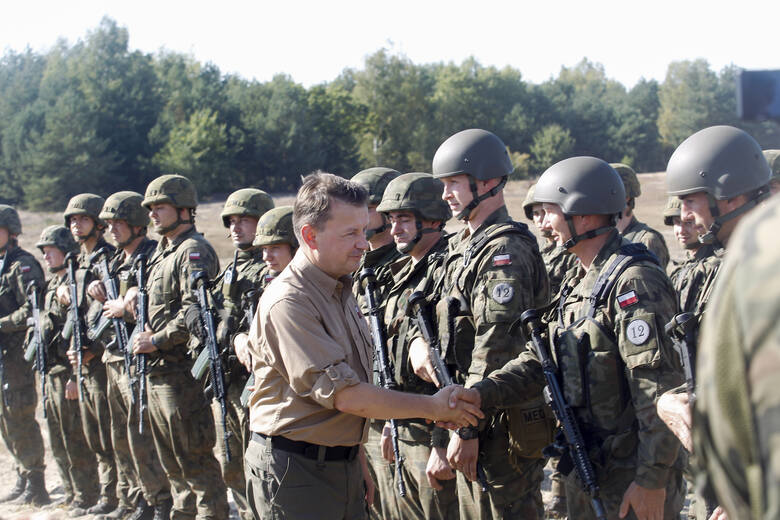 Żołnierze 12. Szczecińskiej Dywizji Zmechanizowanej ćwiczyli pod okiem ministra Mariusza Błaszczaka na poligonie w Nowej Dębie.