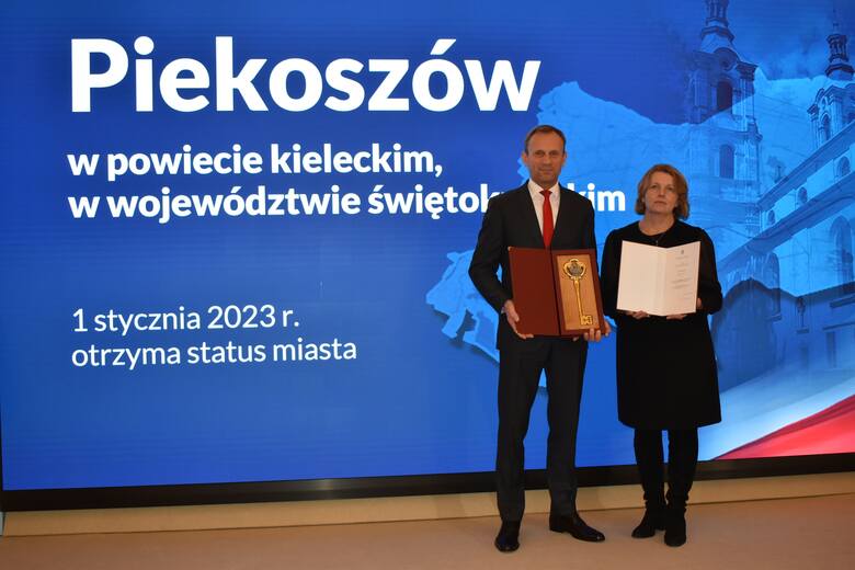 Piekoszów oficjalnie uzyskał prawa miejskie w dniu 1 stycznia 2023 roku