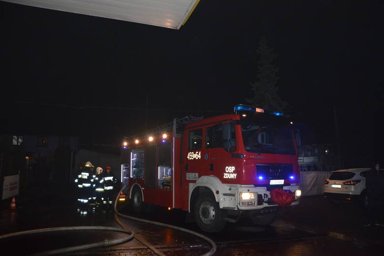 Prawie 100 strażaków gasiło duży pożar w Łowiczu. Straty oszacowano na ok. 1 mln zł [ZDJĘCIA]