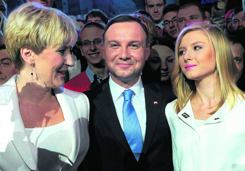 Rodzina prezydencka: Agata Kornhauser-Duda, prezydent Andrzej Duda i ich jedyna córka Kinga Duda