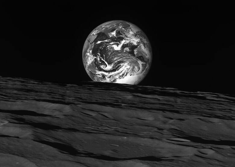 Ziemia nad Księżycem
