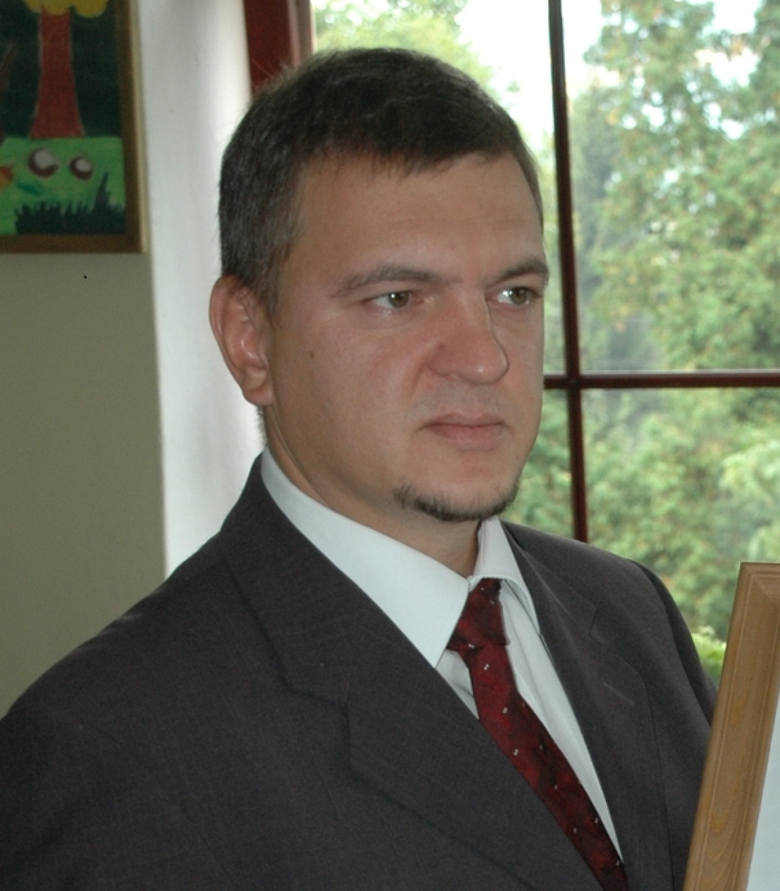 <strong>Wybory 2014 w Ustroniu</strong><br /> <br /> Wybory w Ustroniu na stanowisko burmistrza według nieoficjalnych danych wygrał Ireneusz Szarzec, który zdobył 51% poparcia. Drugi kandydat na burmistrza osiągnął jedyne 26%. Ireneusz Szarzec zdeklasował swoich rywali. 